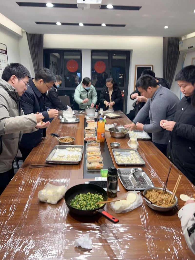 通達(dá)軟件公司組織開展“情暖冬至，餃香飄逸”冬至包餃子活動(dòng)